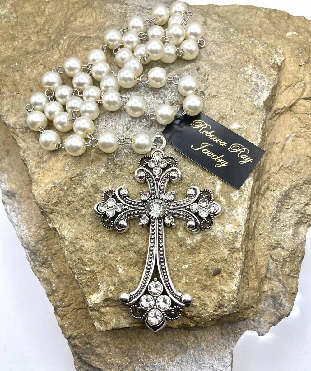 NEW REBECCA RAY JEWELRY women's vintage pearl beaded cross necklace in cream